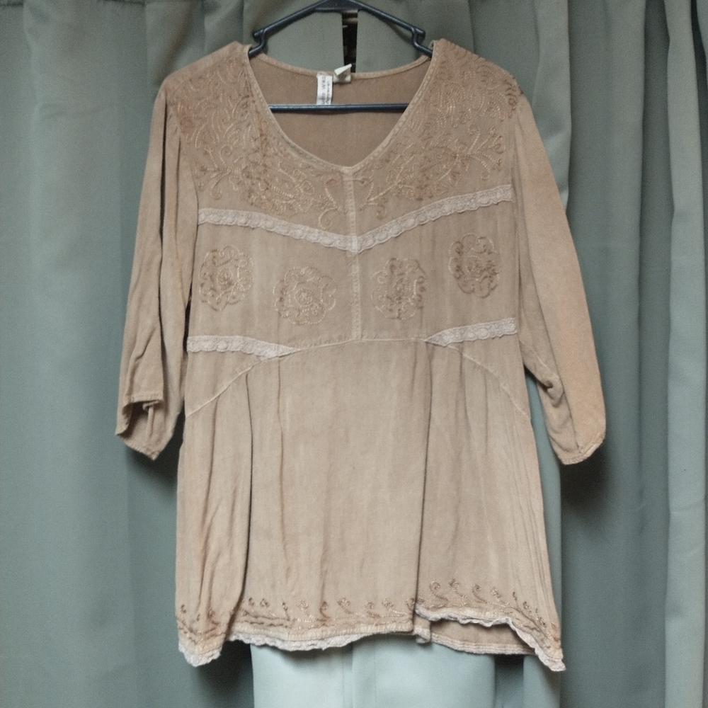 Studio West Top, Beige or tan color, size XL